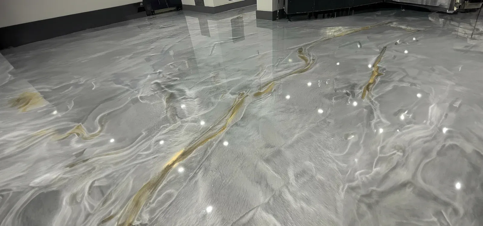 Grey flake epoxy floor with dense vinyl chip texture on an open terrace in South Florida